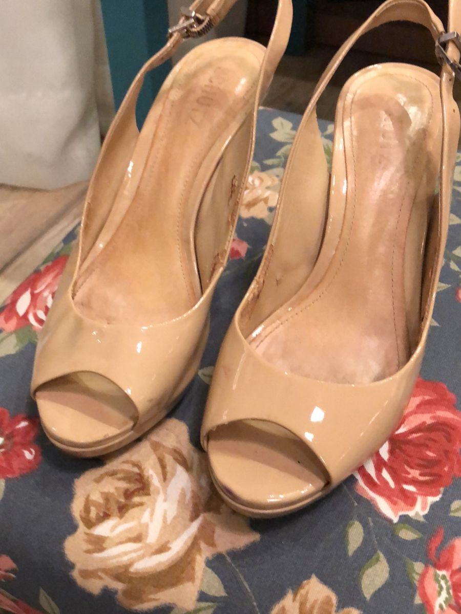 Peep toe verniz store nude