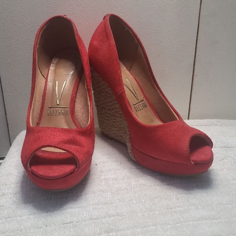 Peep toe best sale anabela vizzano