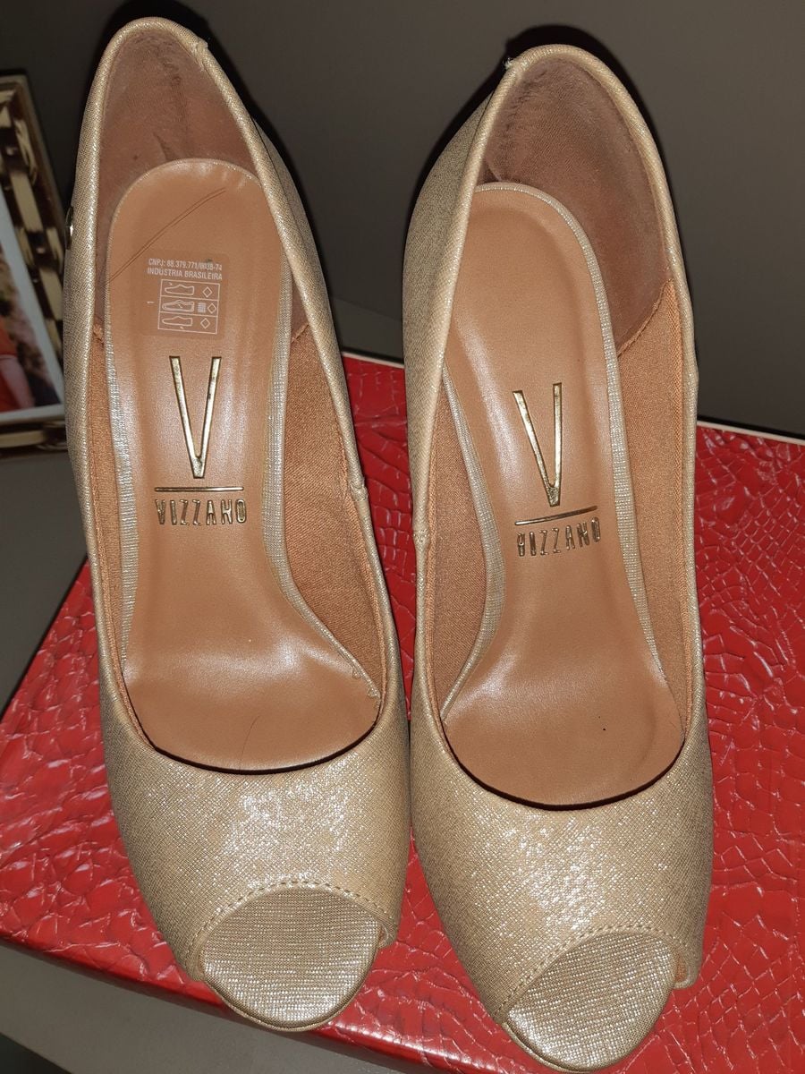 peep toe vizzano dourado