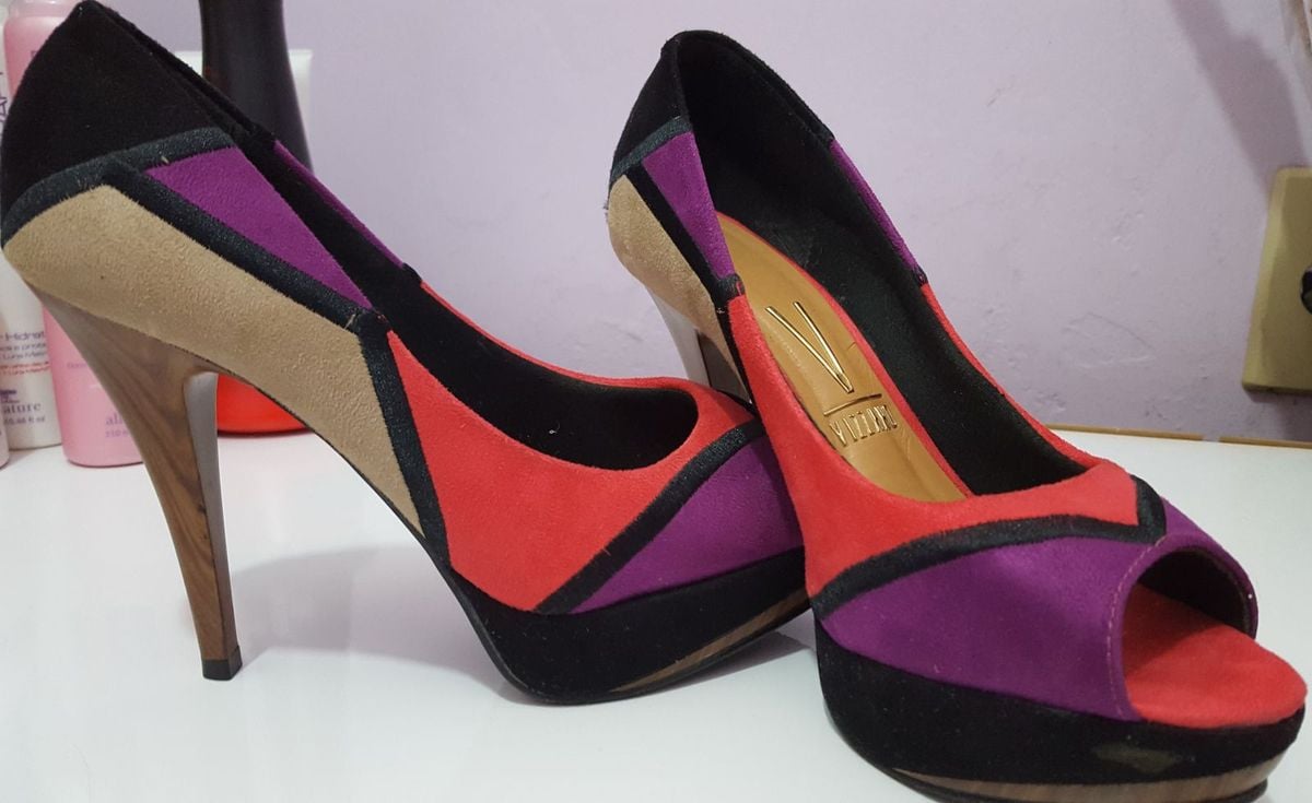 sapato vizzano colorido