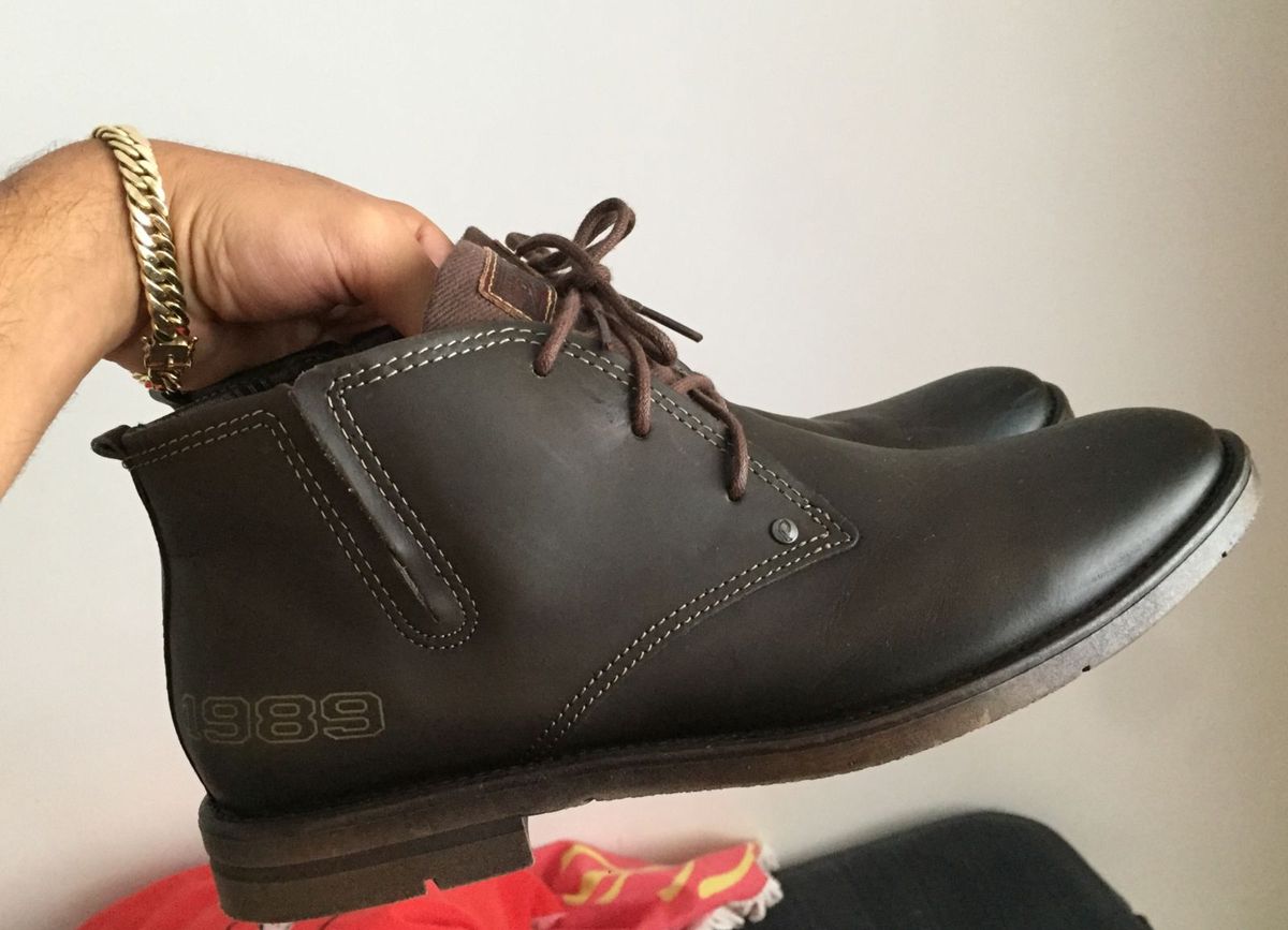 bota masculina pegada