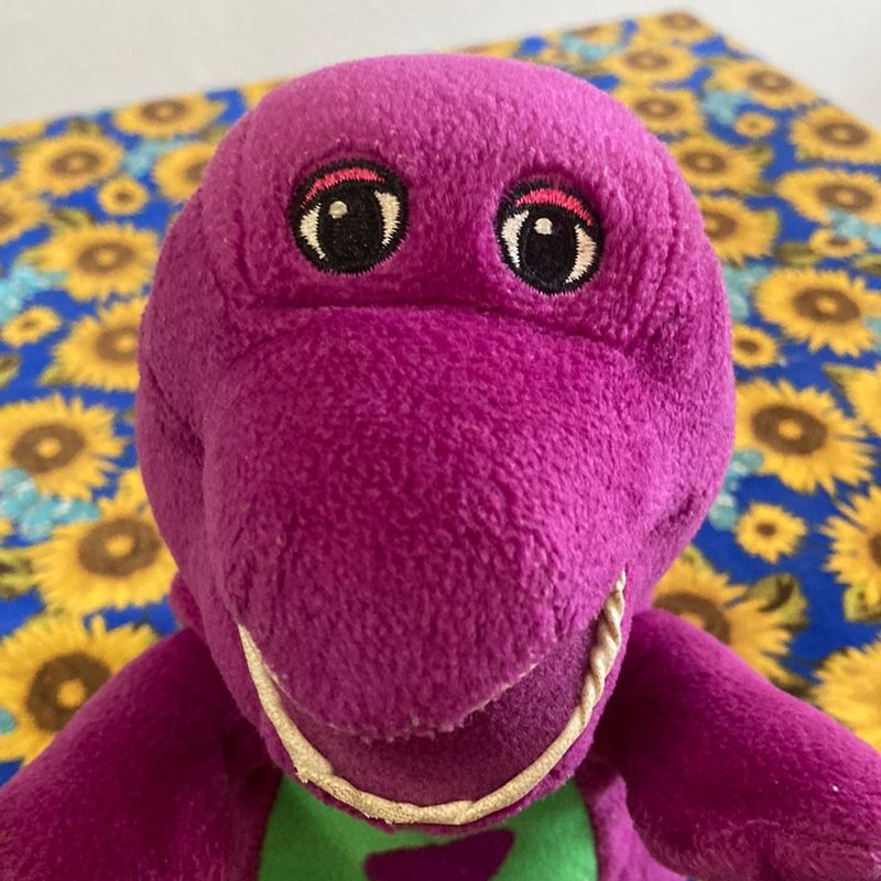 Barney, o dinossauro rosa e verde, é na verdade outro Barney, do
