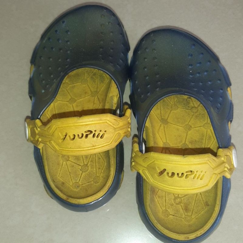 Crocs yuupiii 2024