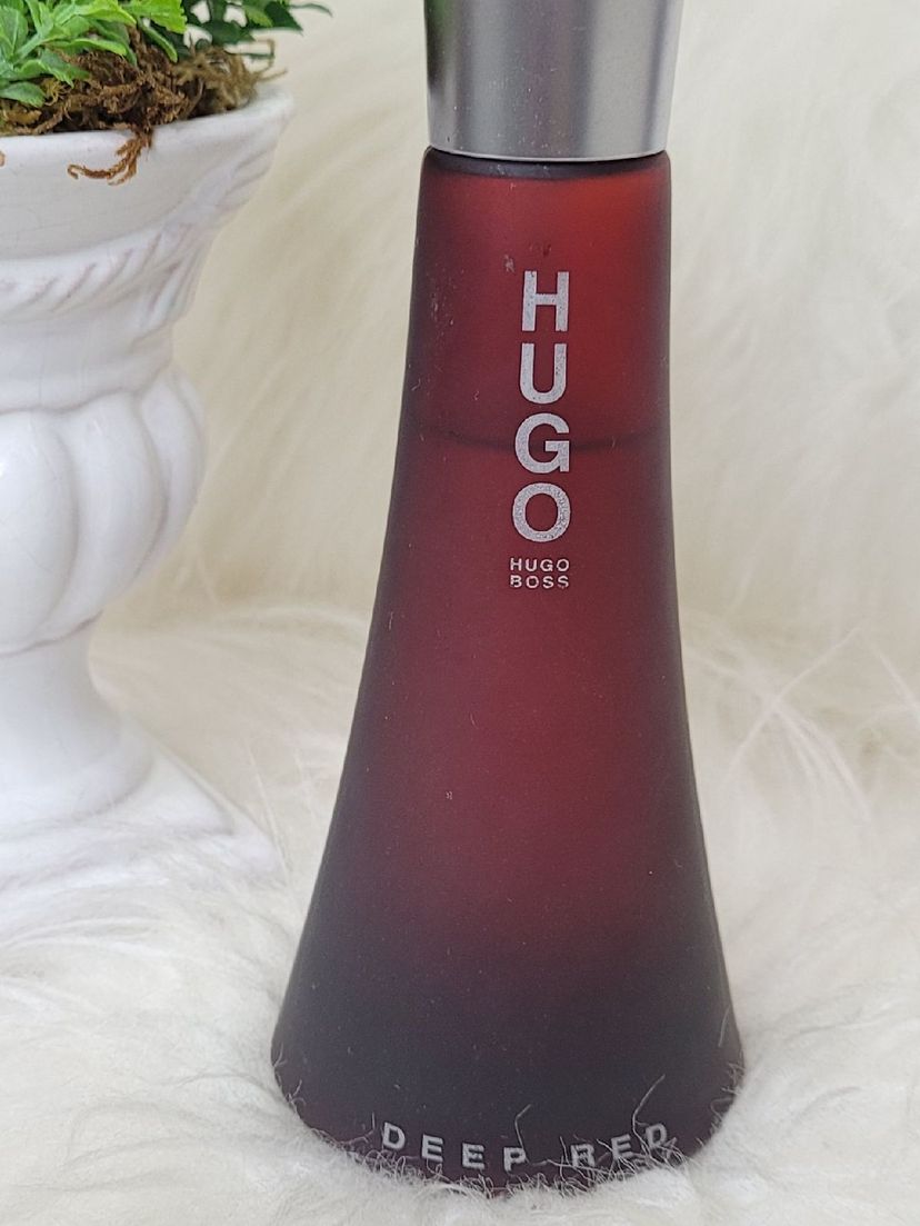 Ouderling Calamiteit melk wit Perfume Hugo Boss Deep Red | Perfume Feminino Hugo Boss Usado 81688296 |  enjoei