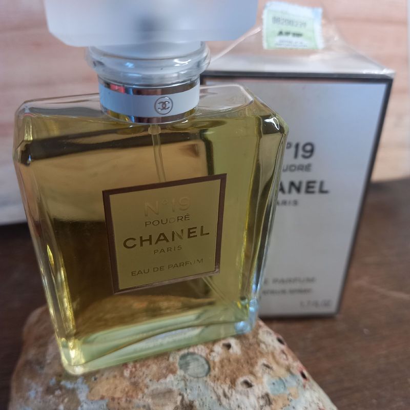 CHANEL NO. 19 EAU DE PARFUM Perfume - CHANEL NO. 19 EAU DE PARFUM