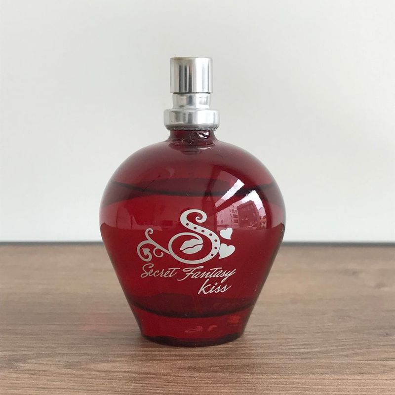 Secret fantasy kiss discount perfume