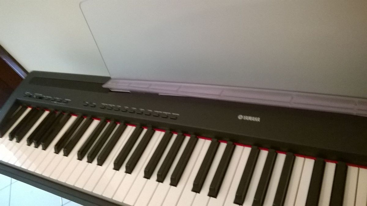 Piano Digital Yamaha Modelo P85 Item de Música Yamaha Usado 17438970