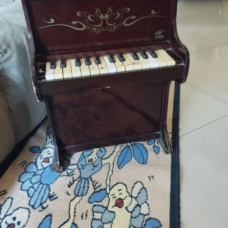 Antigo piano infantil Giese - década de 80, Antigo piano infantil Giese -  década de 80 - Introdução de In The End - Linkin Park, By Mãe, olha o que  eu achei