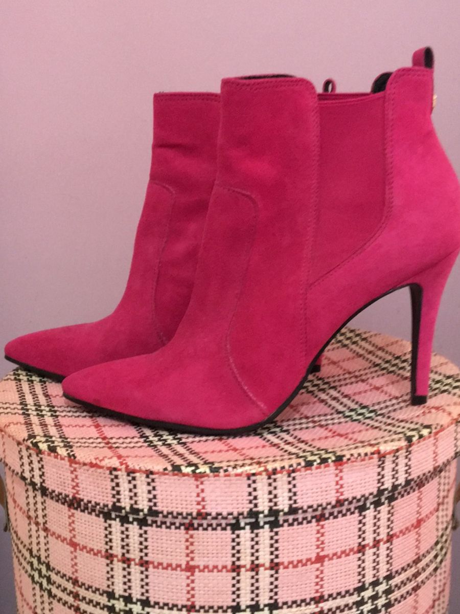 bota pink