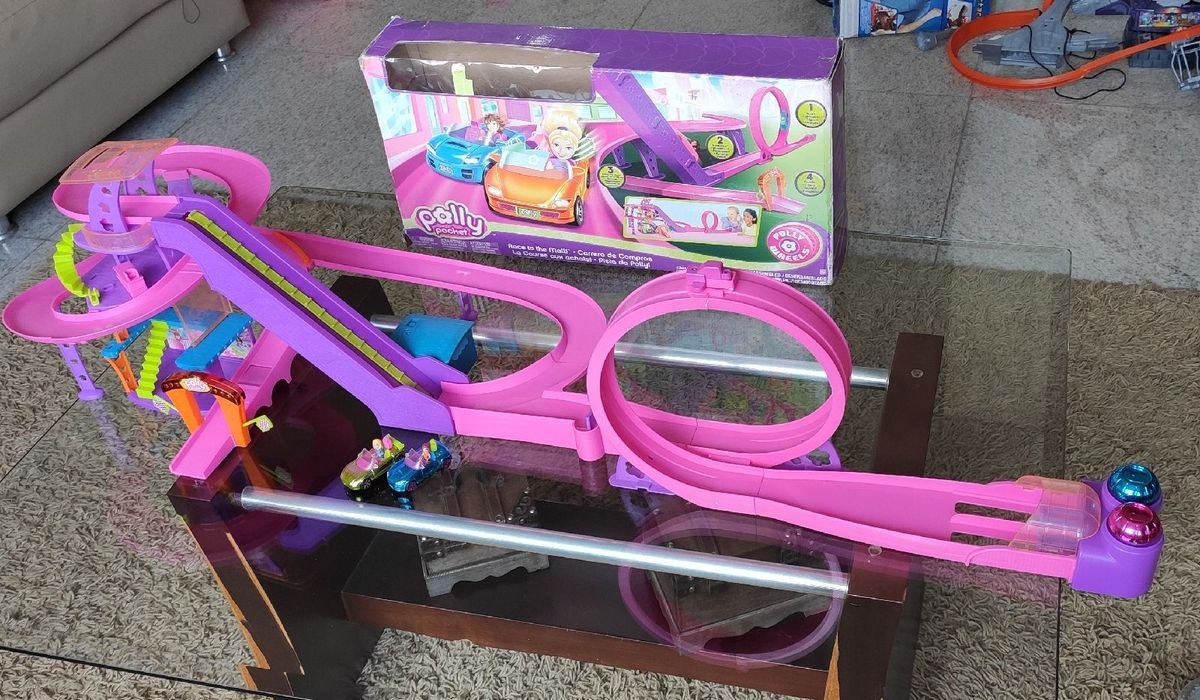 Pista De Corrida Da Polly Pocket + 2 carrinhos e mini Pollys