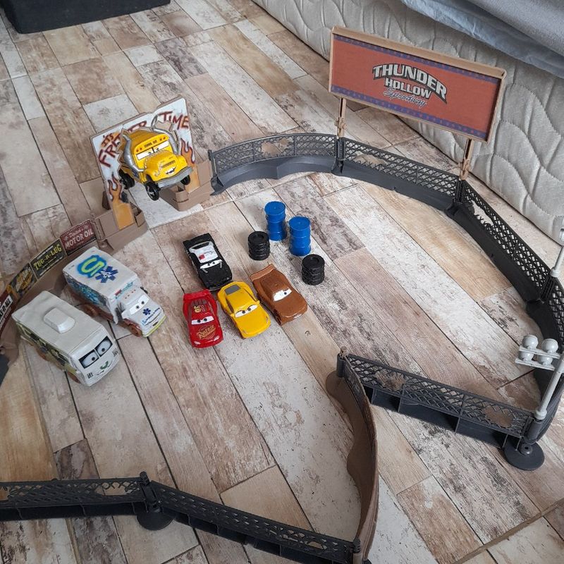 Pista e Veiculos Carros Disney Thunder Hollow Disney Usado