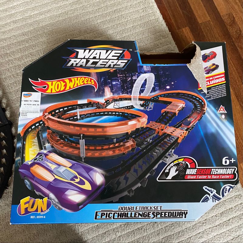 Pista Hot Wheels Wave Racers com 2 Carrinhos Fun em Promoção na