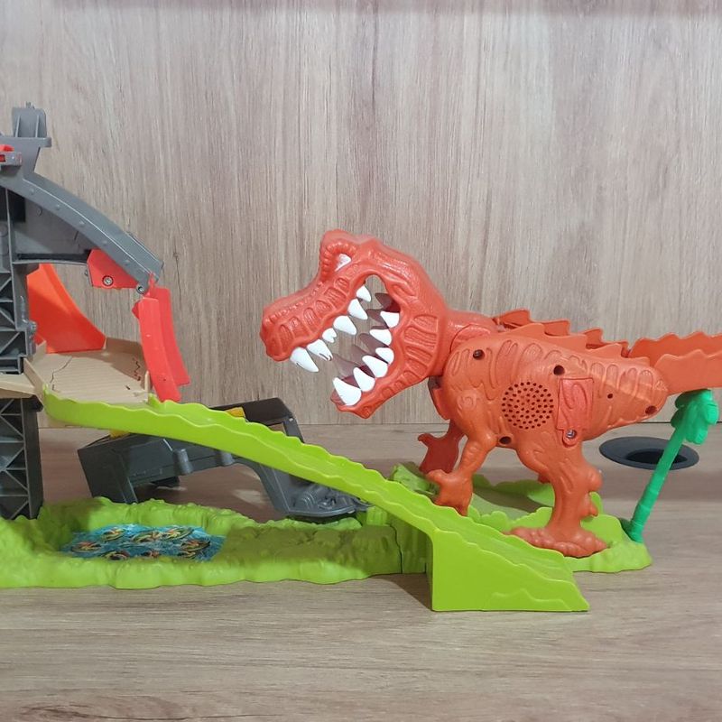 Pista hot wheels ataque dinossauro t rex mattel