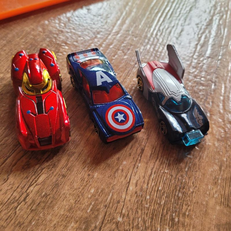 PISTA HOT WHEELS ANIMAL: CARROS VS COBRA. QUEM VENCE?! 