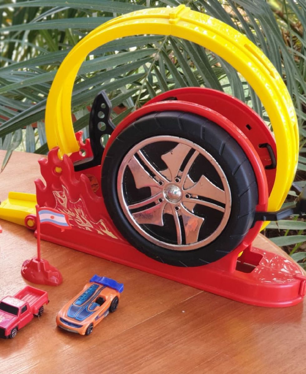 Pista Hotwheels Roda Pneu Lança Carros com 2 Carrinhos Original Muito ...