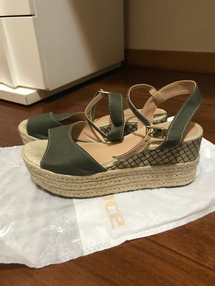 sandalia plataforma constance