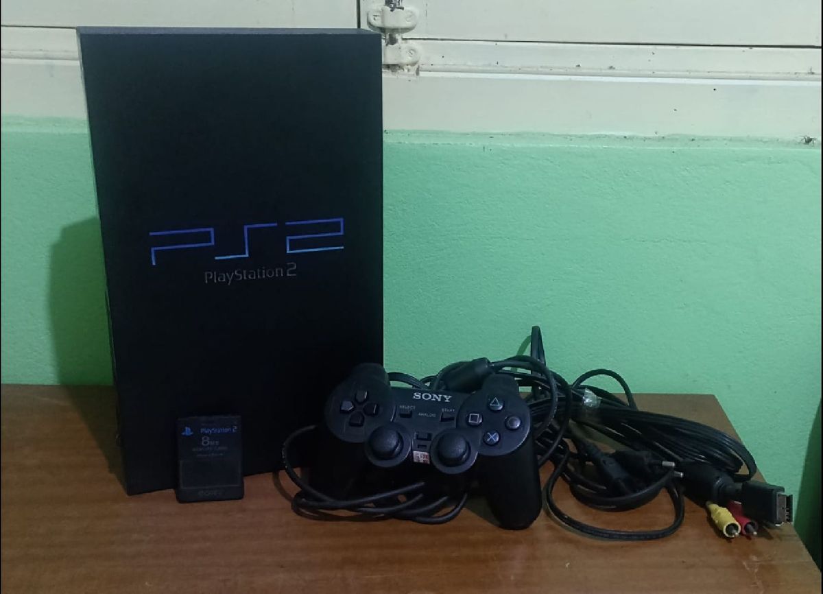 Lot Ps2 Fat noire avec manette et télécommande dvd et 12 jeux - Consoles