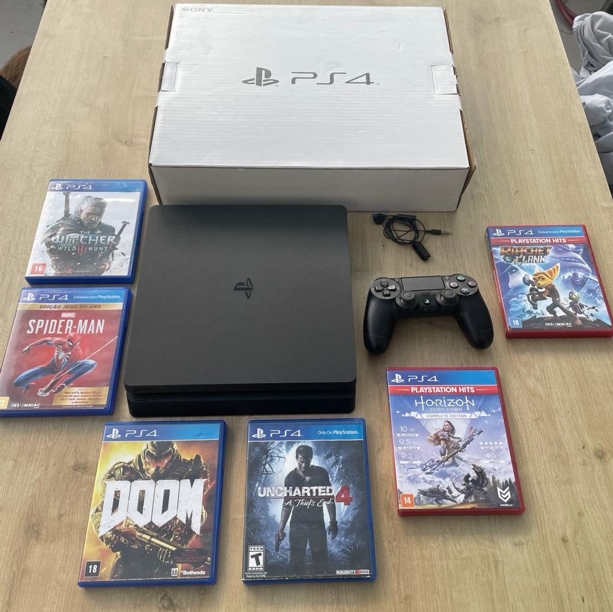 Console PS4 Slim 500GB Hits Bundle 4 Jogos