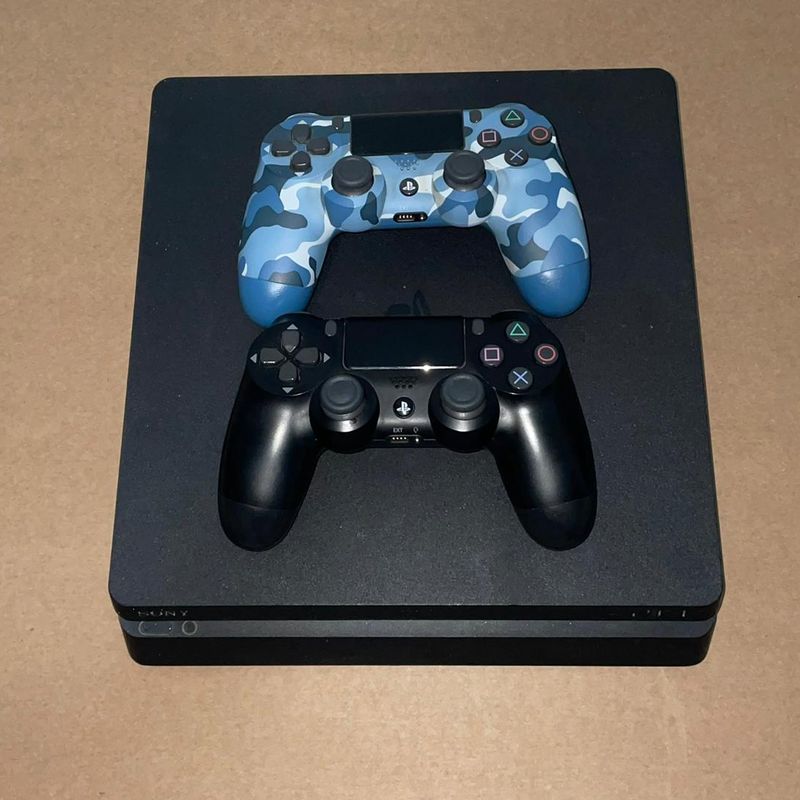 Console PS4 Slim 500GB com 2 Controles - 2 Anos de Garantia - JF GAMES