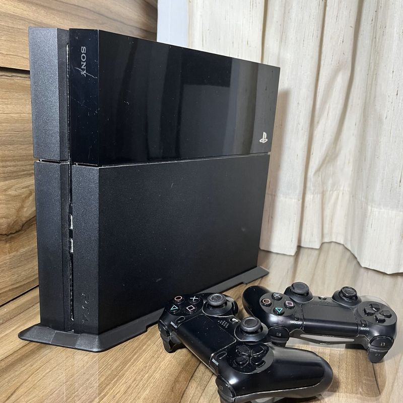 Console PS4 Slim 500GB com 2 Controles e Fifa 19 - 2 Anos de