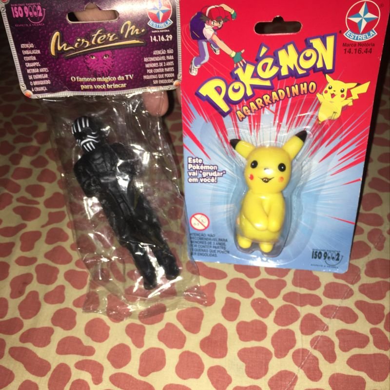 POKEMON PIKACHU AGARRADINHO EM VINIL, BRINQUEDO LACRADO