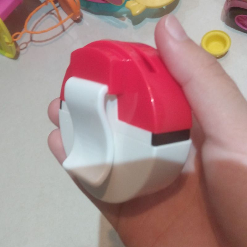 POKEMON Pokeball Pikachu Nintendo Bandai 2004