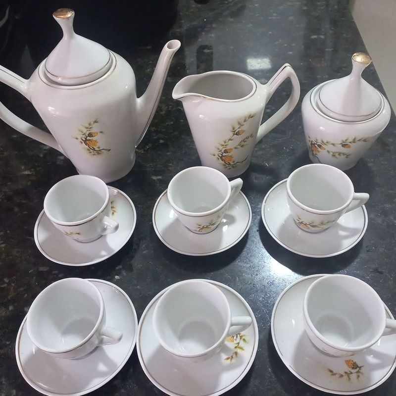 Jogo de Café Antigo de Porcelana Canelada | Móvel de Antiquário Pozzani  Usado 69240765 | enjoei