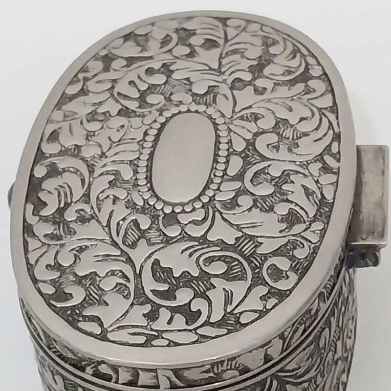 Porta-Joias* em Prata 90 Estampado, Linda e Clássica Peça para Sua