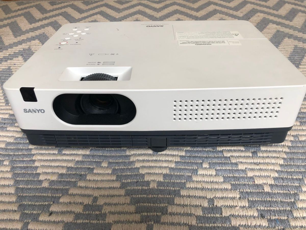 Projetor Sanyo Branco Xga Projector Item Info & Eletro Sanyo Usado