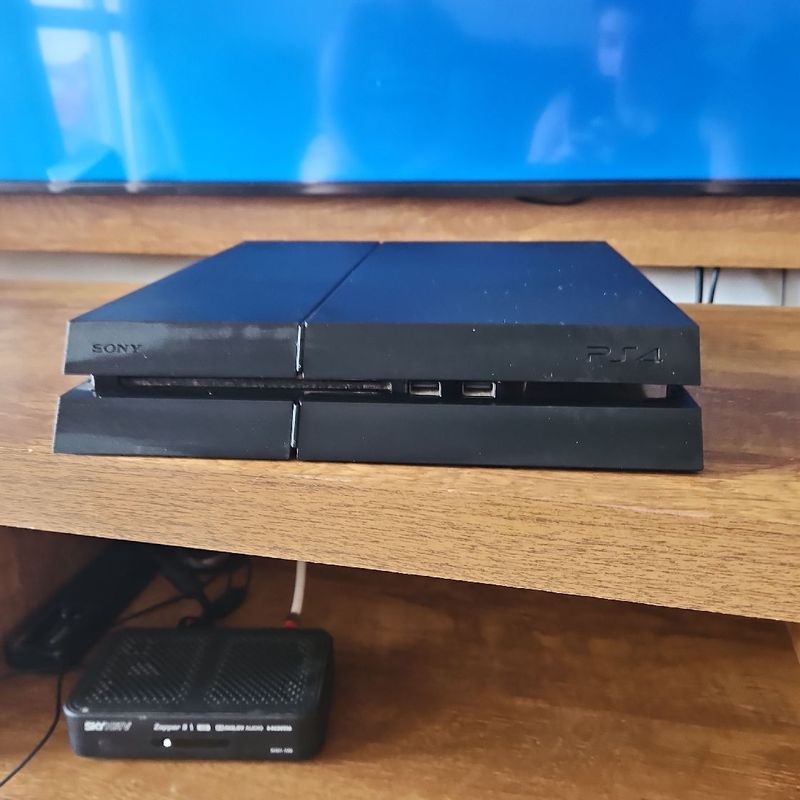 Ps4 Pro Semi Novo em Perfeito Estado