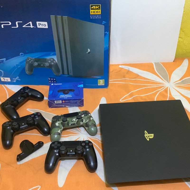 Vendo PS4 PRO 1 Tera com caixa original + 4 jogos - Videogames