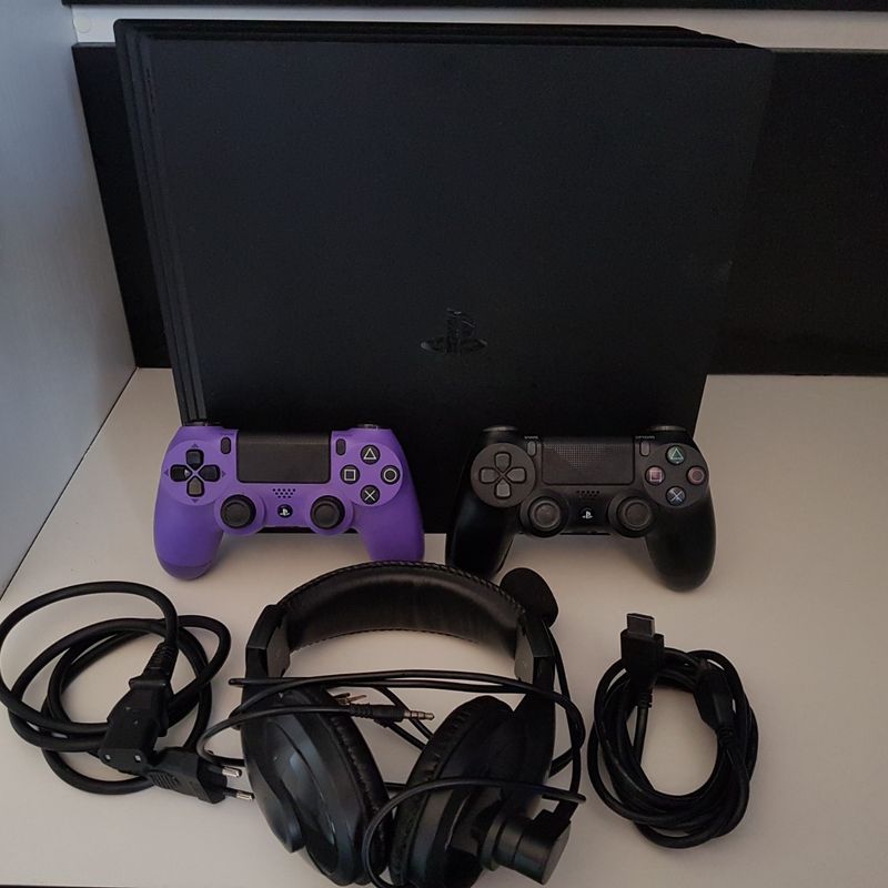 PS4 PRO 1 TB, 2 jogos + 2 controles original + suporte para