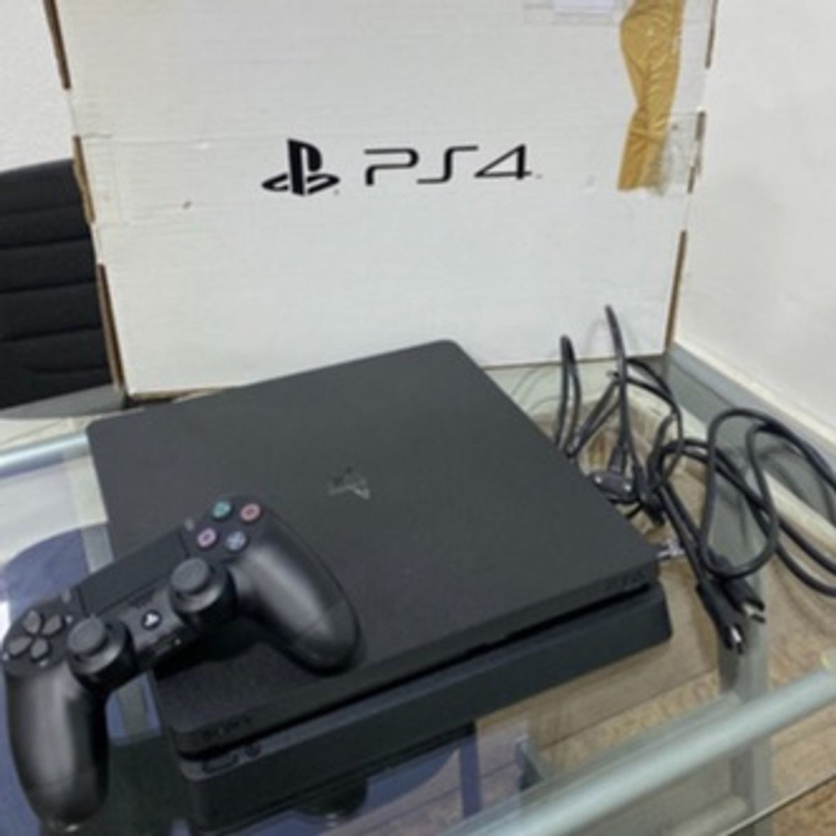 Ps4 Slim 1tb Usado com Controle e 02 Games Seminovo Móvel p/ Casa