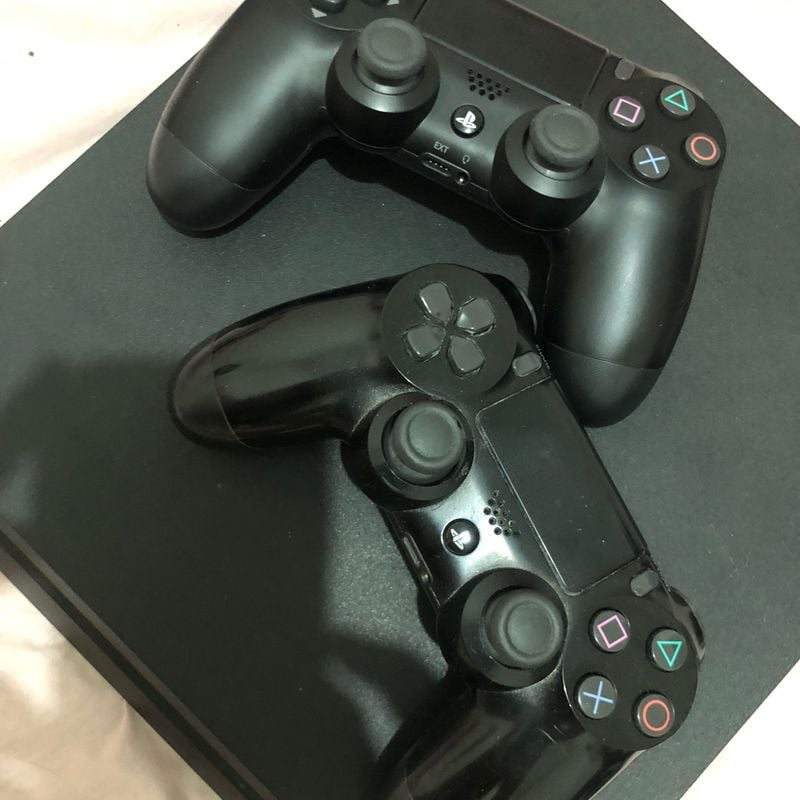 Console PS4 Slim 500GB com 2 Controles - 2 Anos de Garantia - JF GAMES