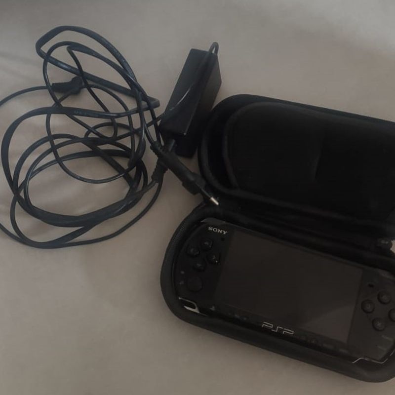 Psp 3000 Desbloqueado + 7 Umds + Carregador, Console de Videogame Sony  Usado 90054111