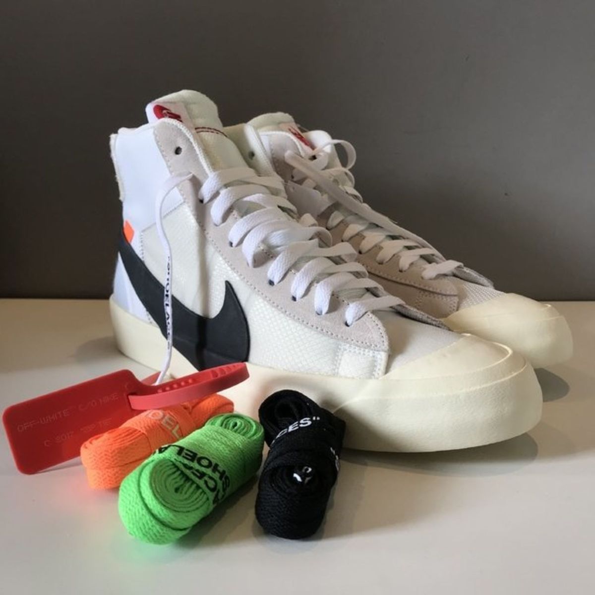 tenis blazer off white