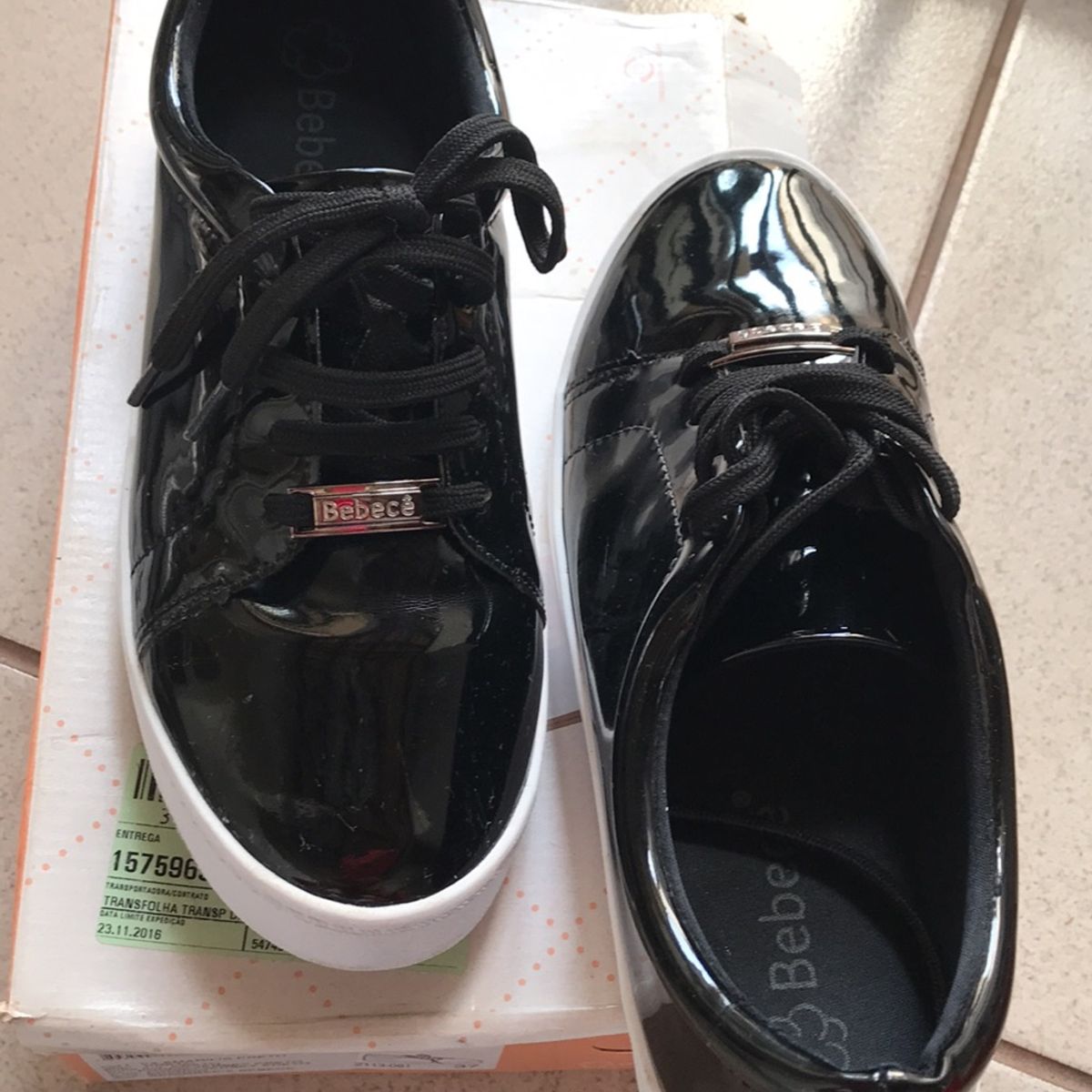 tenis bebece preto verniz