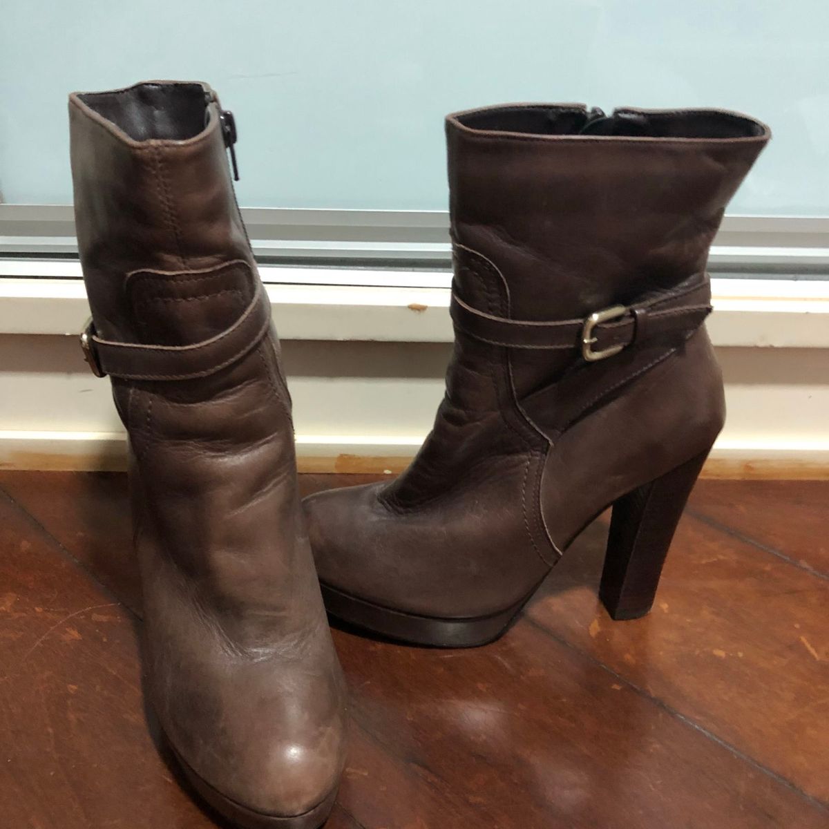 bota via uno matelassê marrom