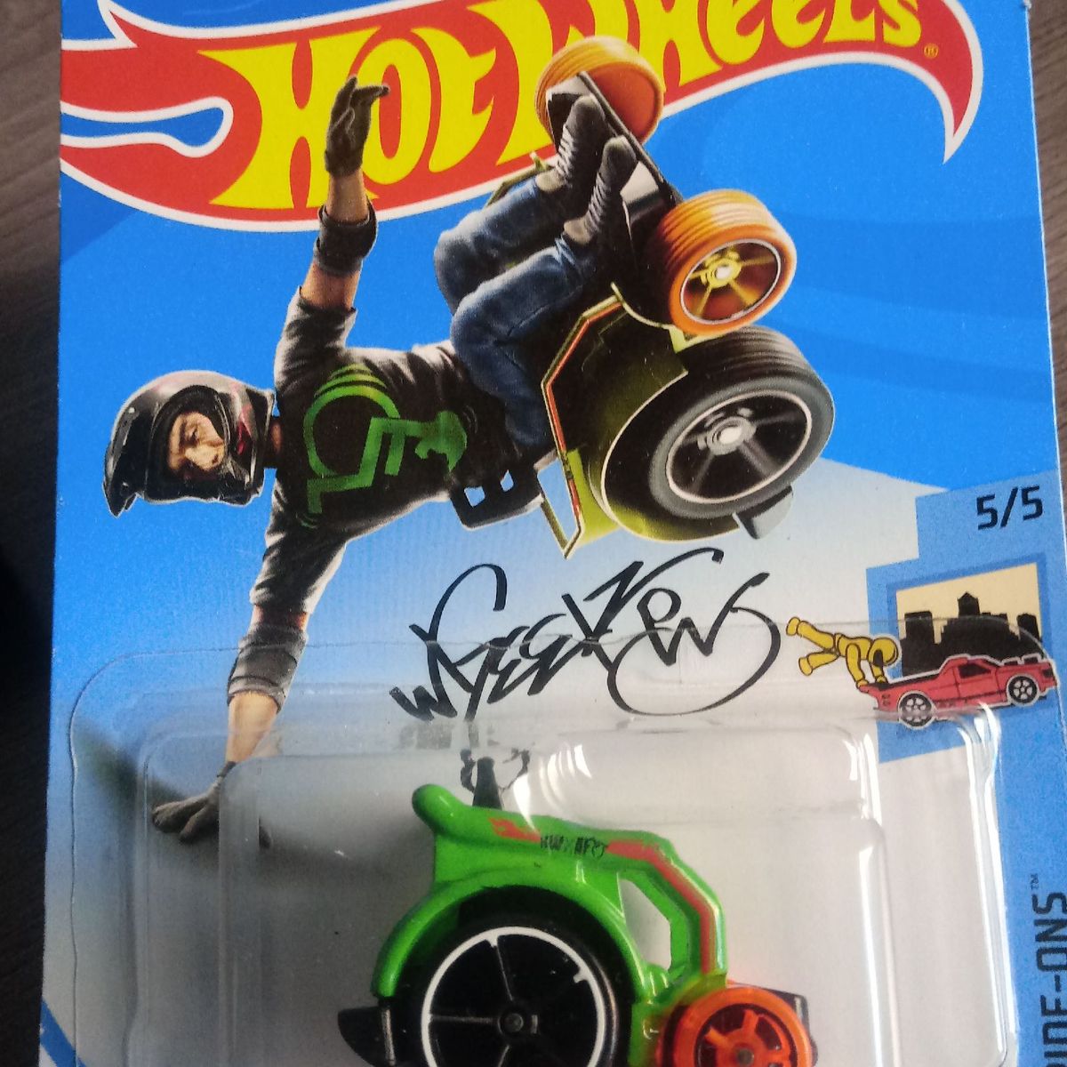 tenis hot wheels com rodinha