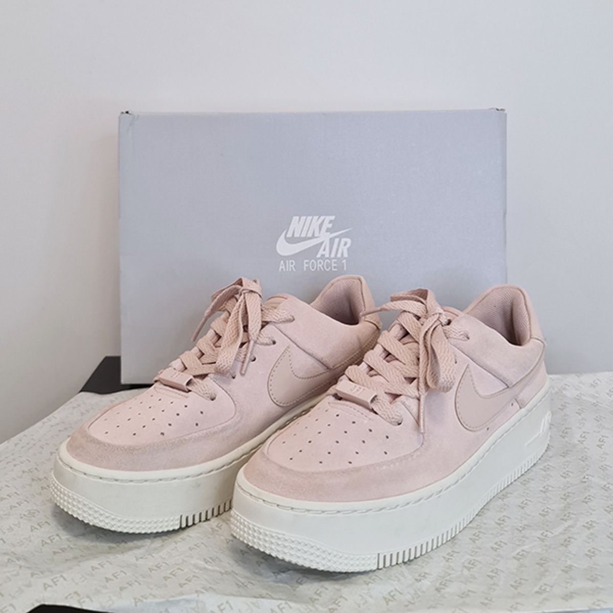 Nike air force 1 best sale sage low phantom beige