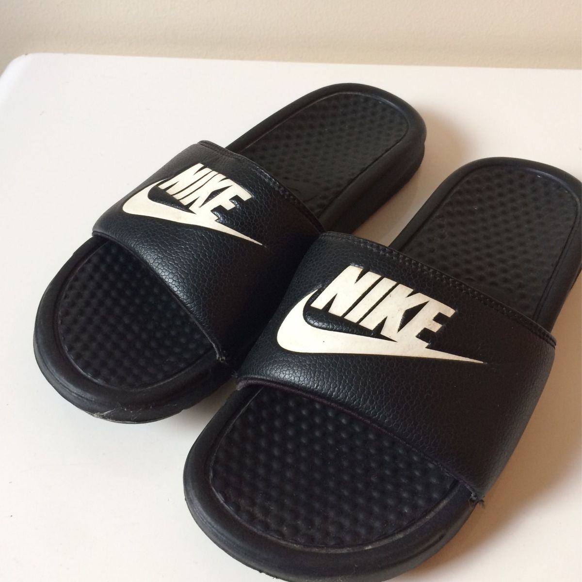 chinelo nike falso