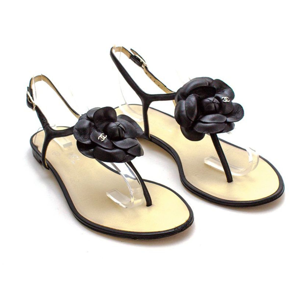 sandalia rasteira chanel