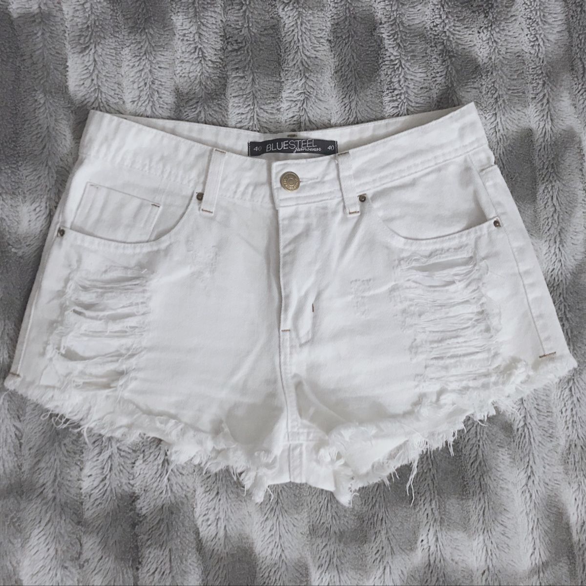 short branco jeans feminino