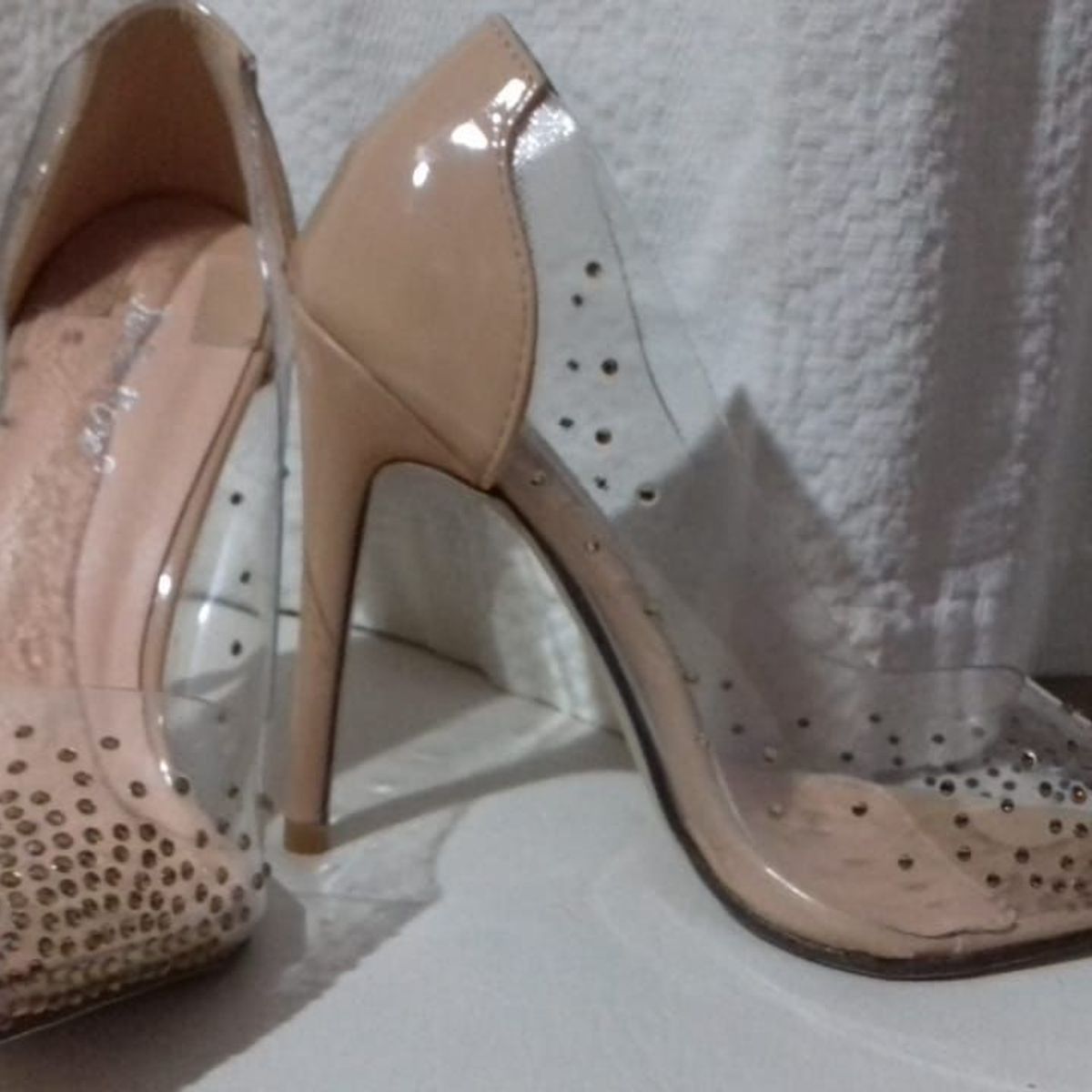 sapato transparente com strass