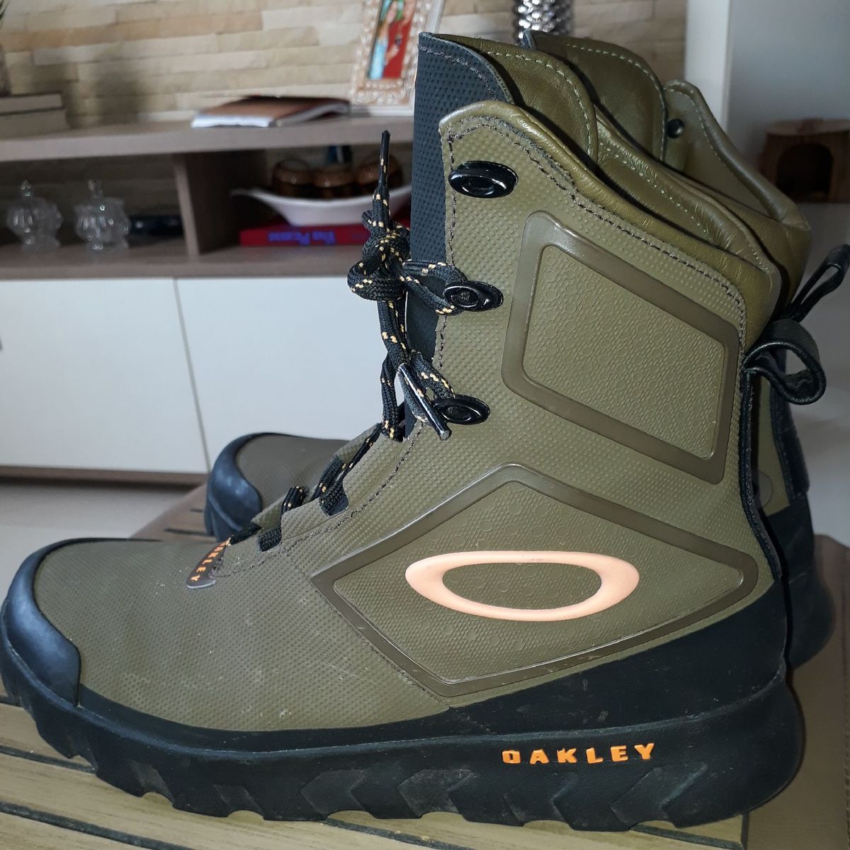 bota cano alto da oakley