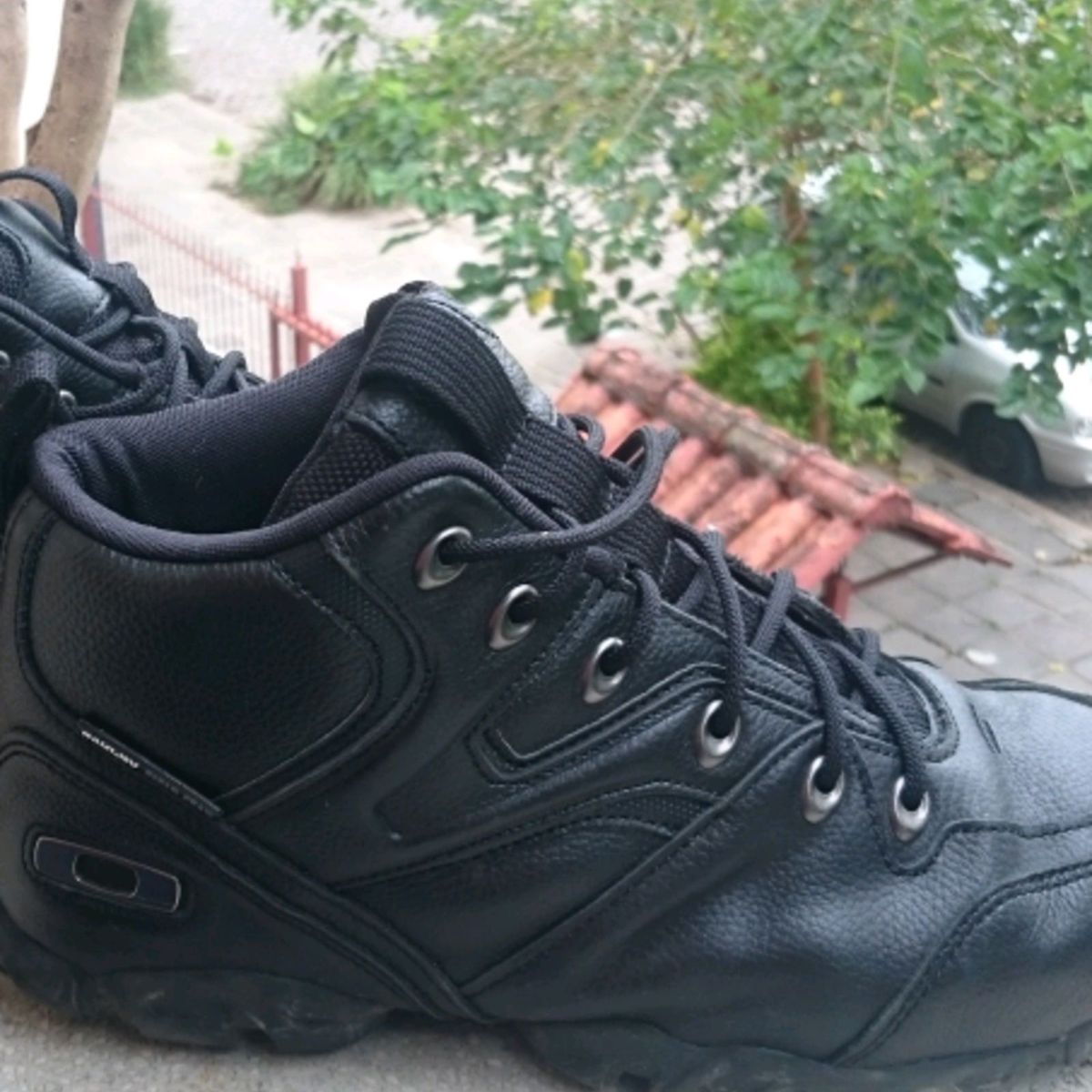 bota oakley preta