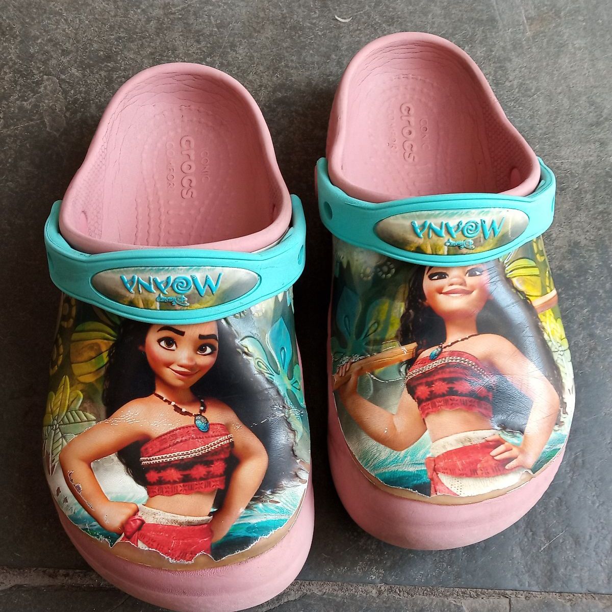 Moana crocs 2025