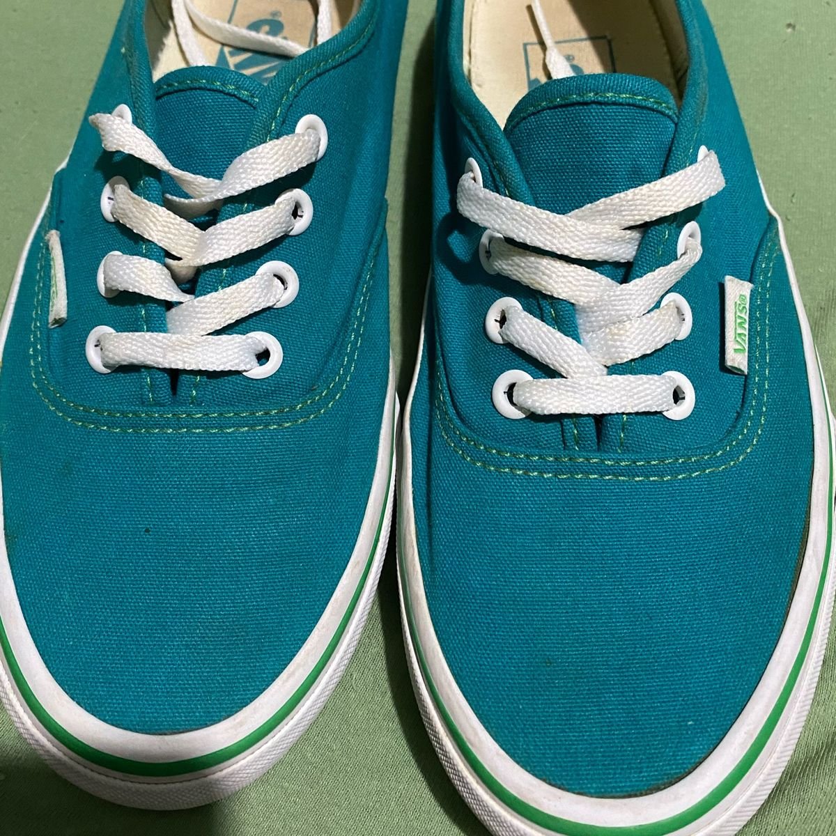 vans low top lace up