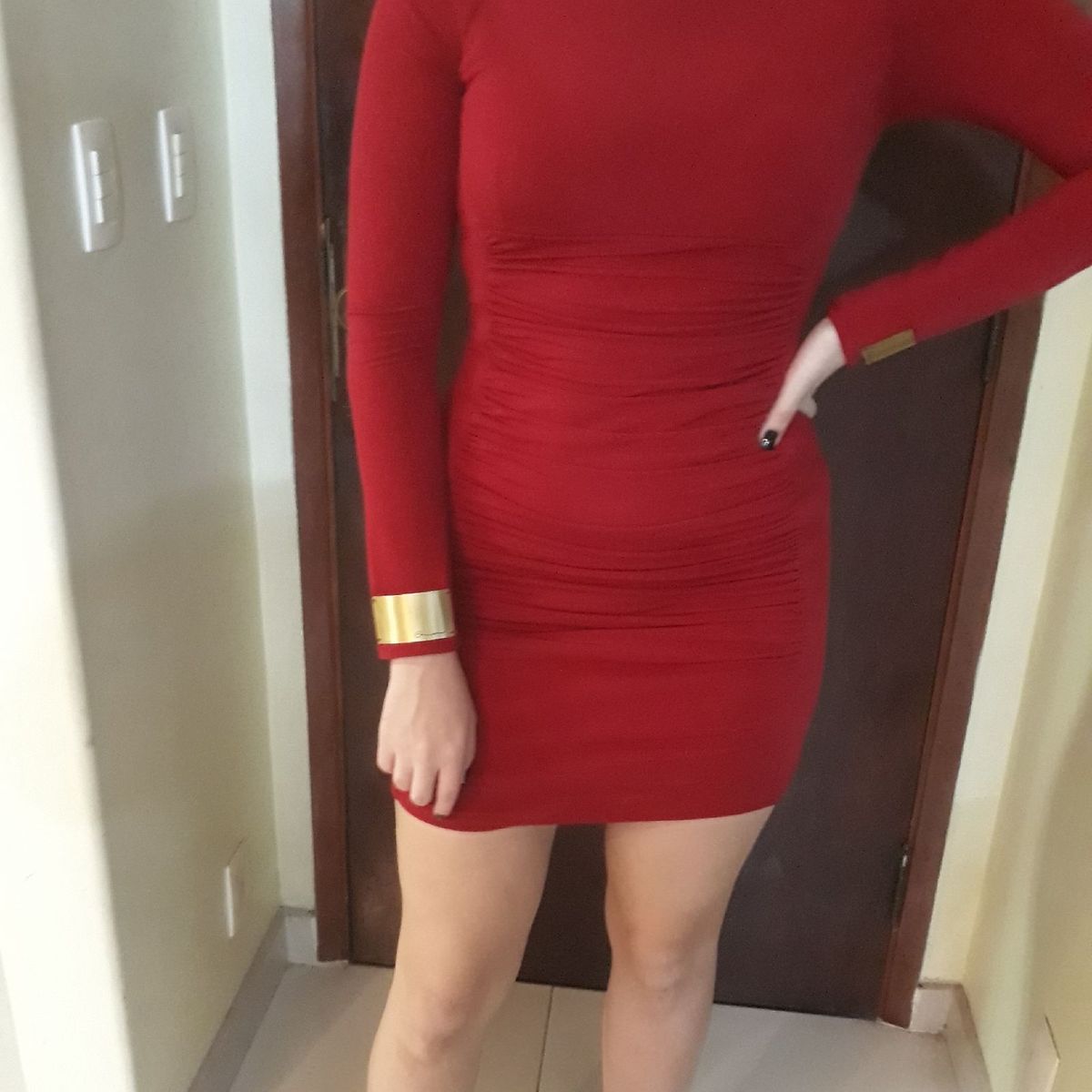 vestido vermelho carmim