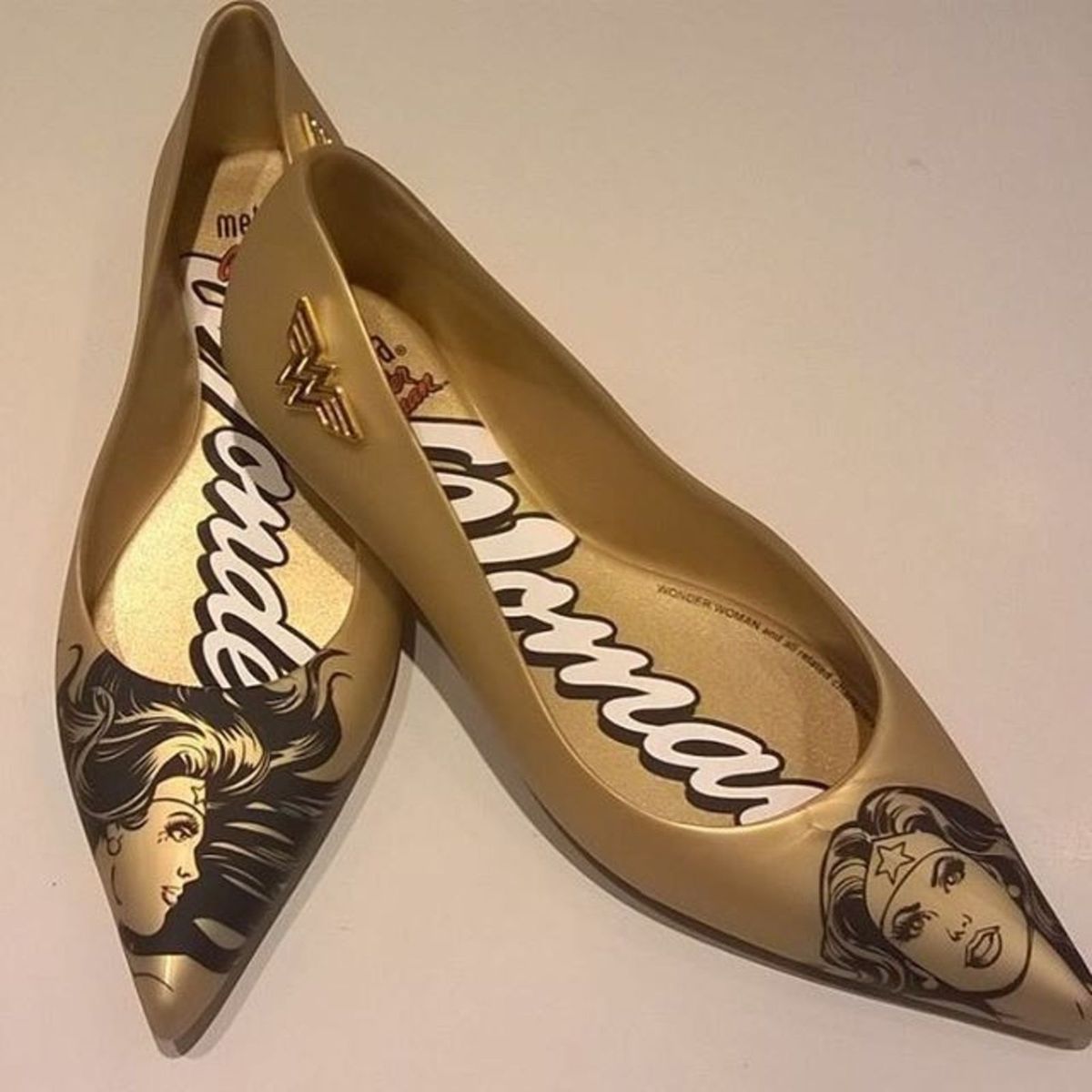 sapatilha mulher maravilha